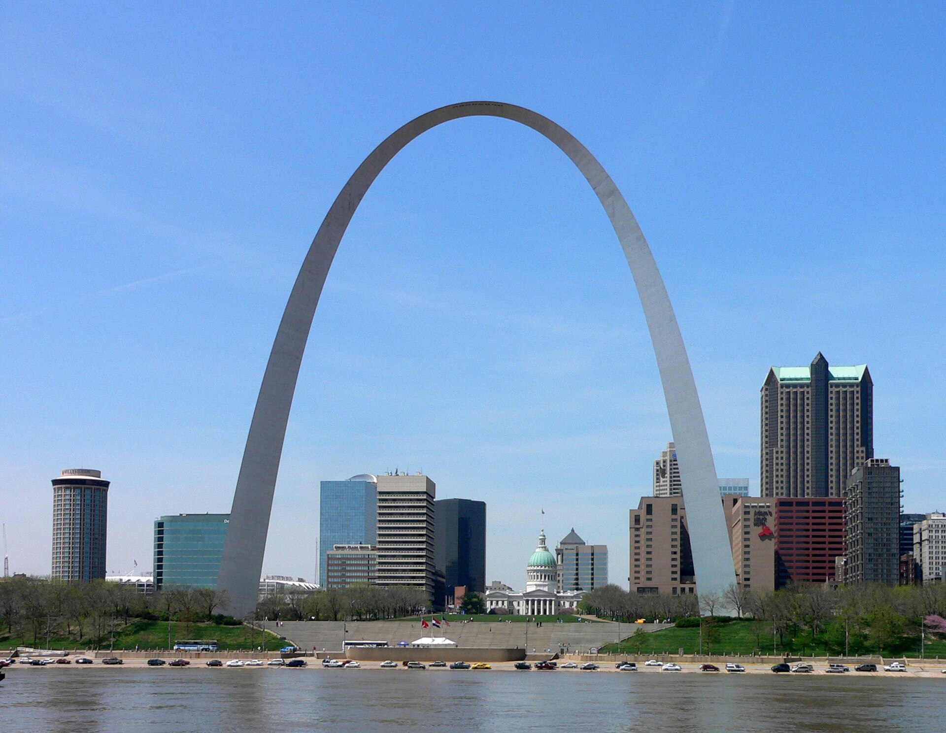 Der Gateway Arch und die Skyline von St. Louis, Missouri