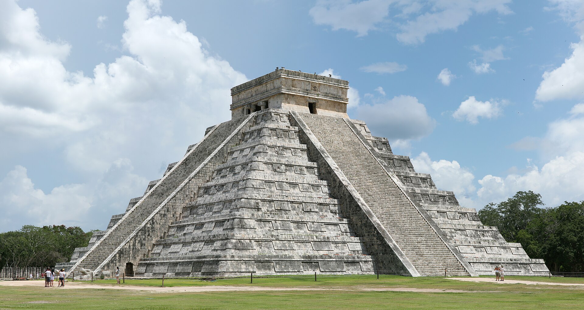 Die Pyramide des Kukulcán (El Castillo) in Chichén Itzá auf der Halbinsel Yucatán, Mexiko
