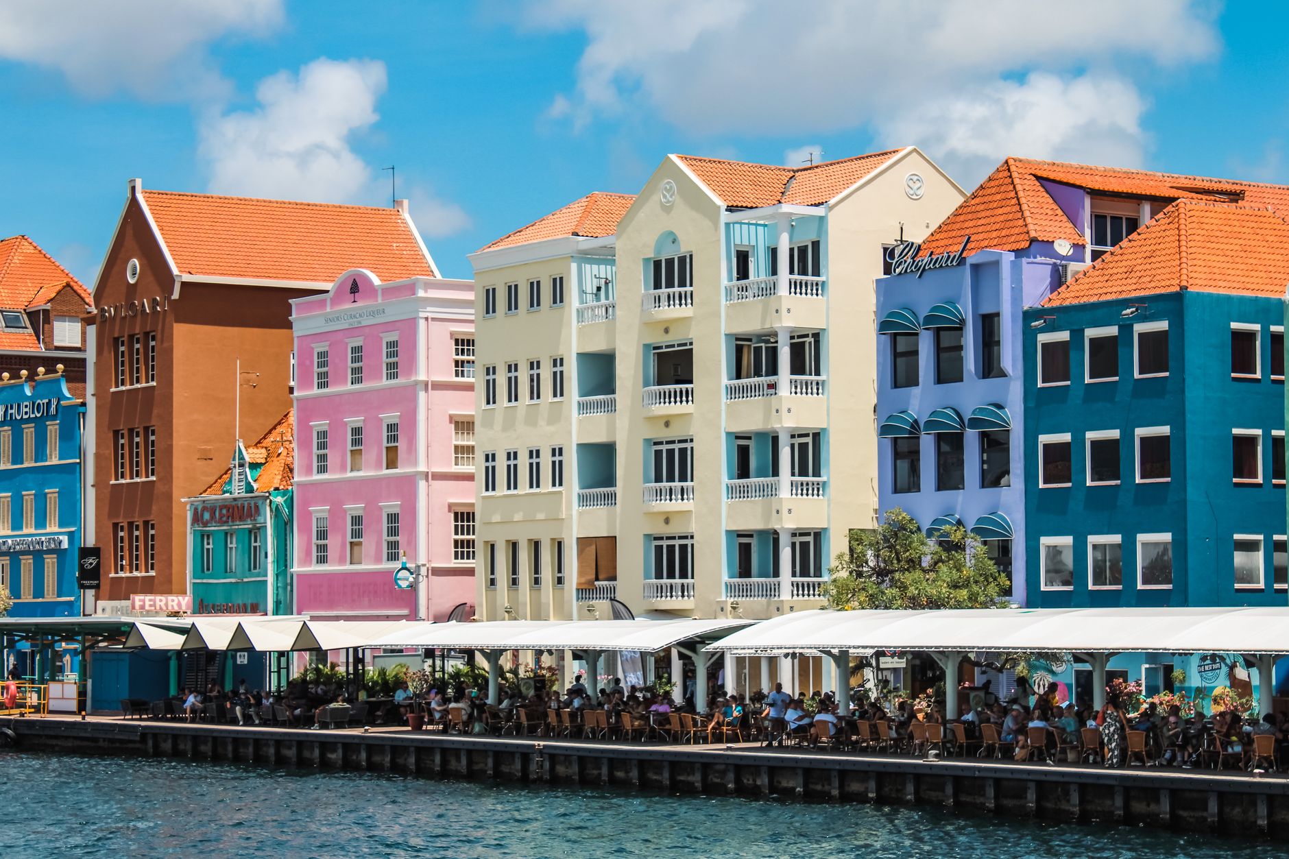 multi colored houses in willemstad